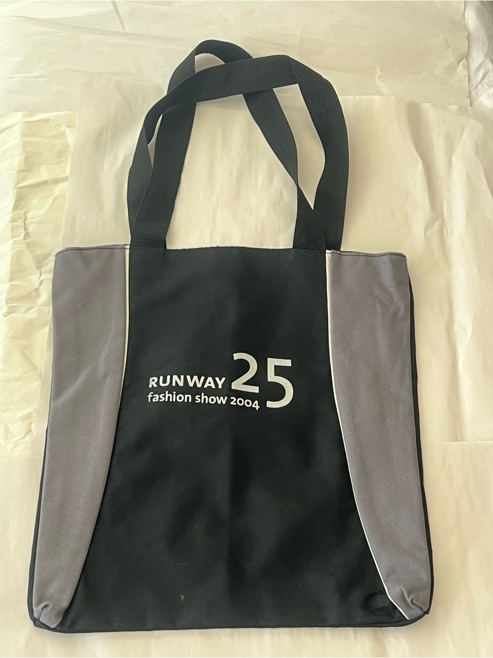 SCAD VTG 2004 Savannah COLLEGE OF ART AND DESIGN  Runway Black and Gray Tote